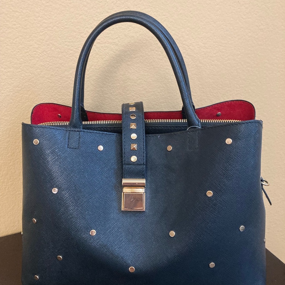 Stylish Navy Handbag with Awesome Gold details